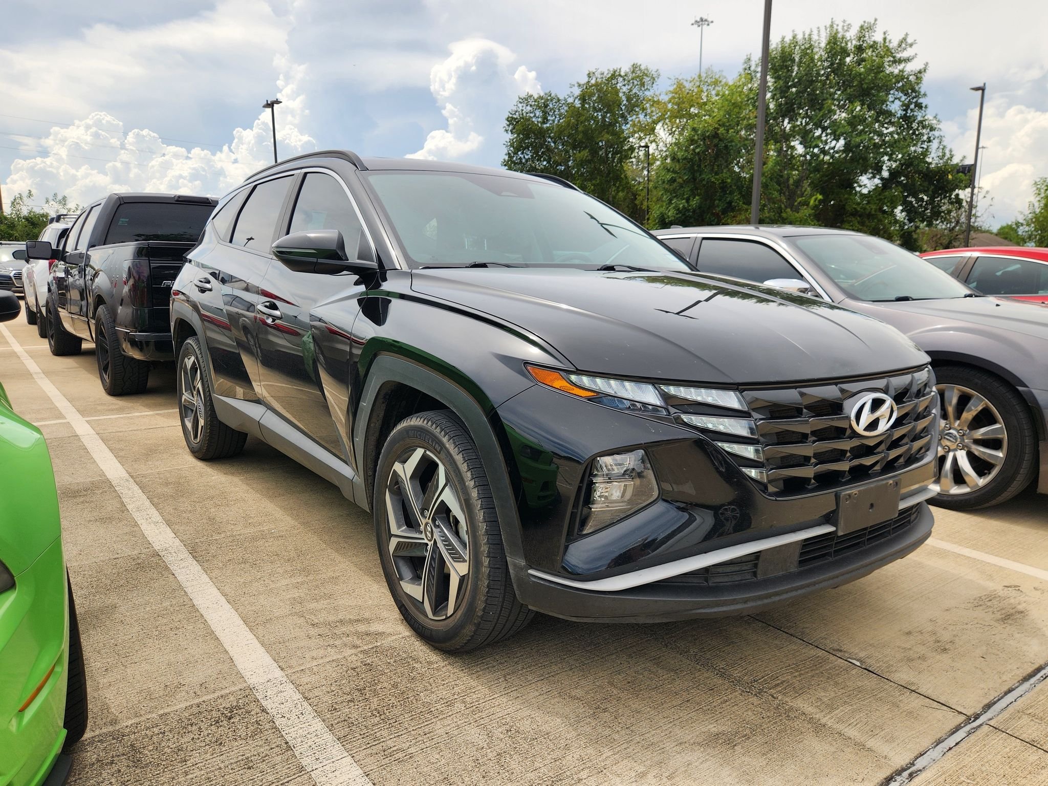 Used 2023 Phantom Black Hyundai SEL image 3