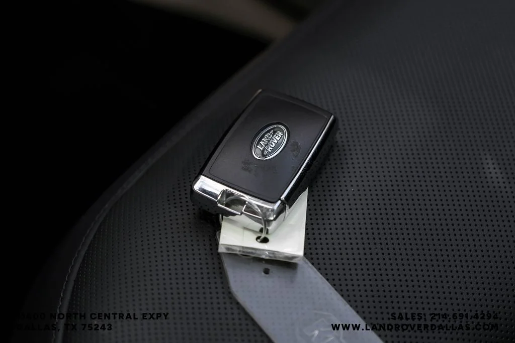 Used 2023 Silver Land Rover SE image 60