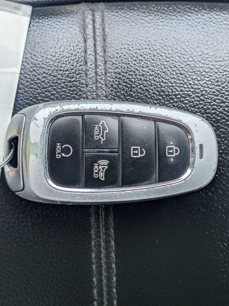 Used 2024 Gray Hyundai SEL image 33