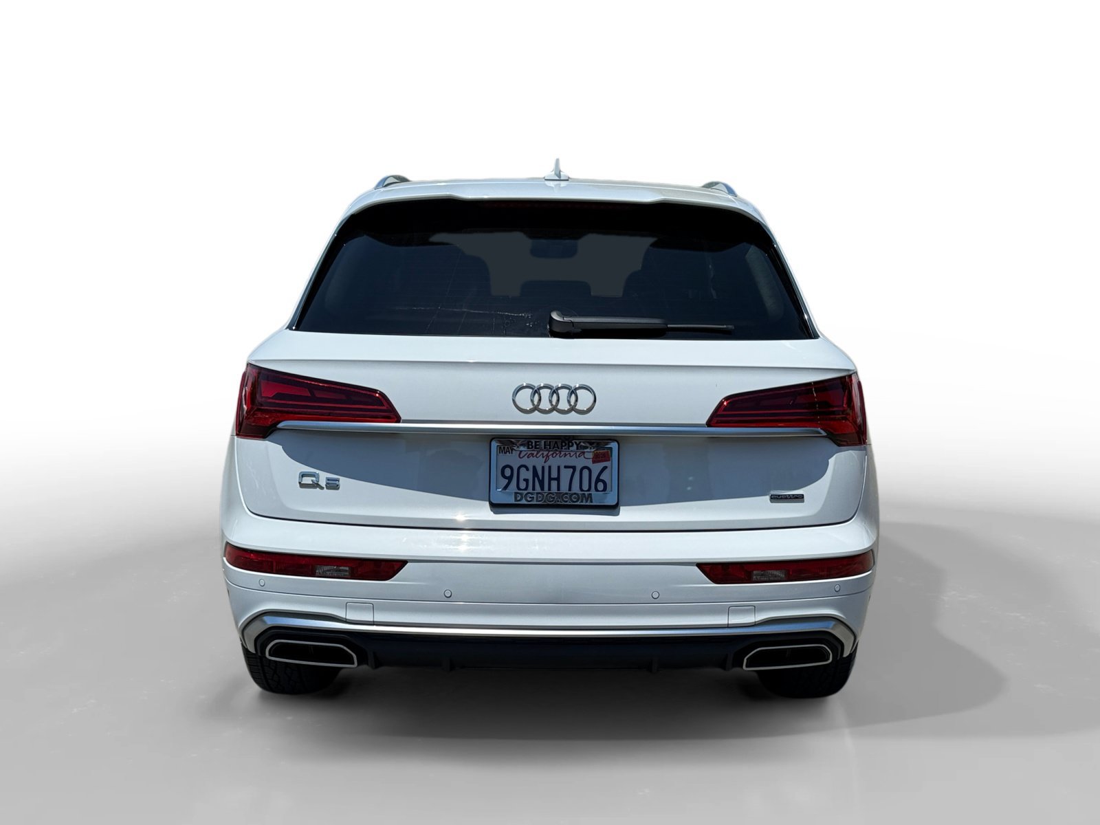 Used 2023 Glacier White Audi 45 S line Premium image 4