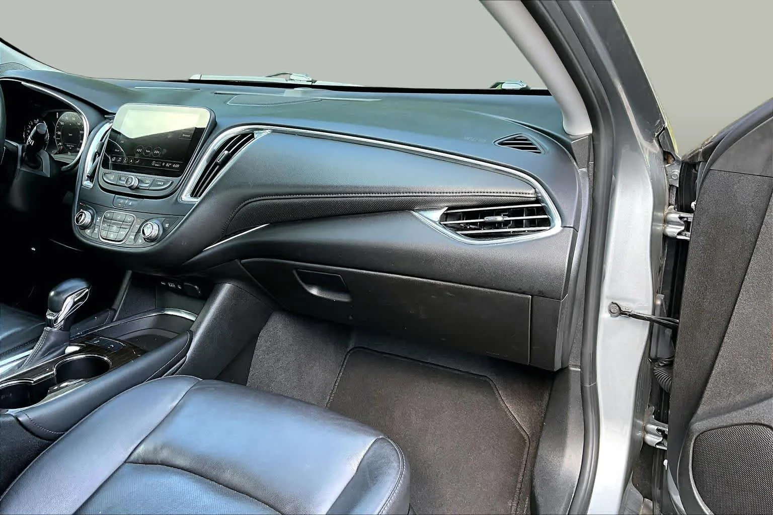 Certified Used 2024 Sterling Gray Metallic Chevrolet LT image 19
