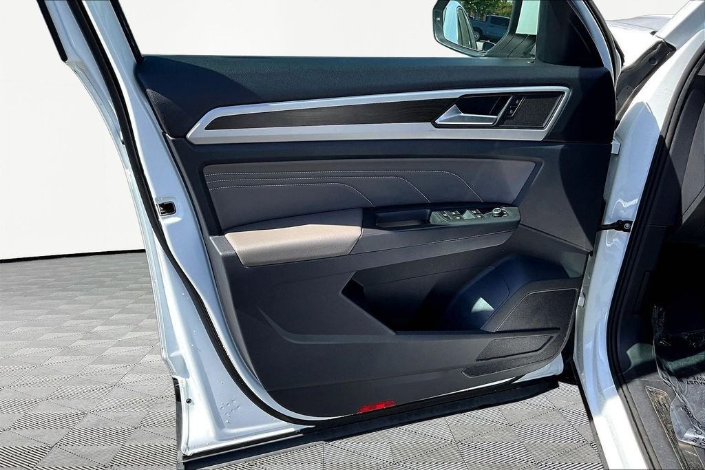 2022 Volkswagen Atlas SE w/Tech - Photo 20