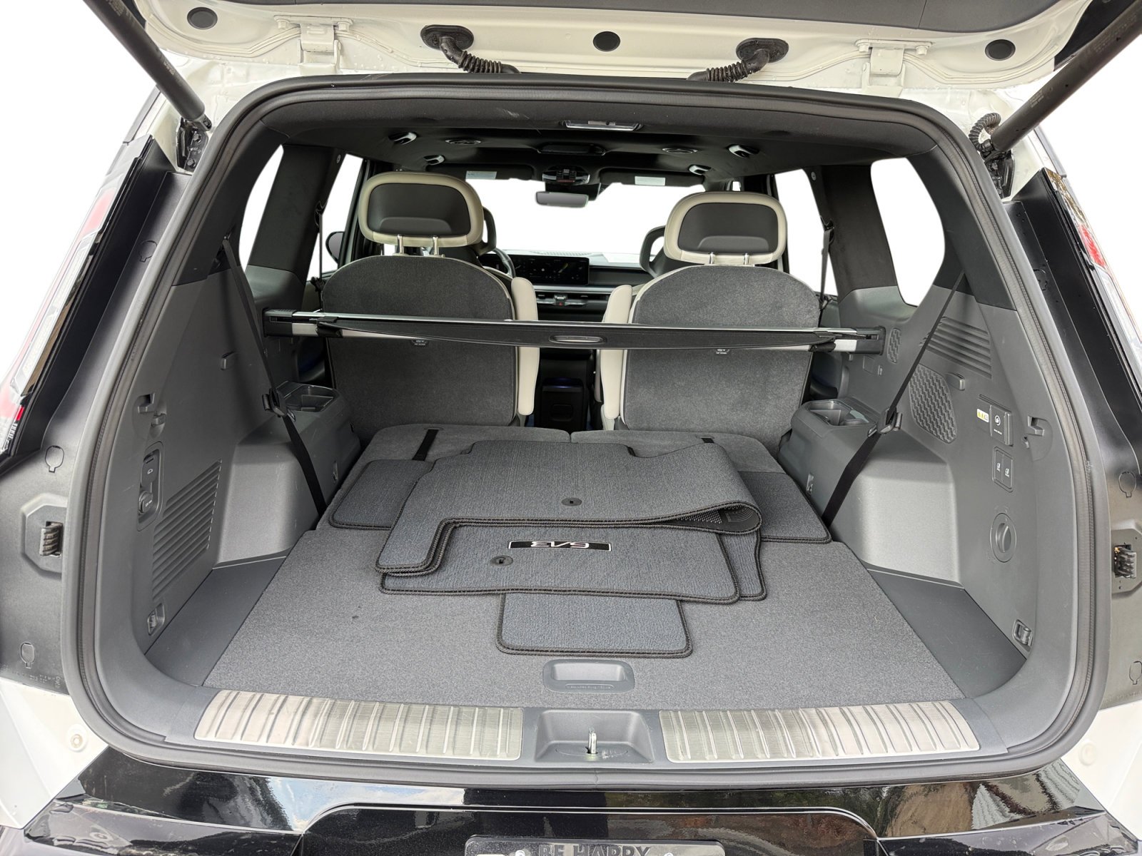 Used 2024 Snow White Pearl Kia GT-Line image 17