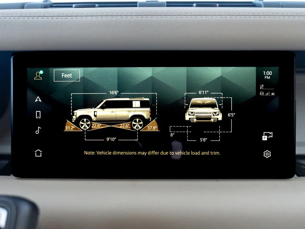 Used 2024 Green Land Rover X-Dynamic SE image 27