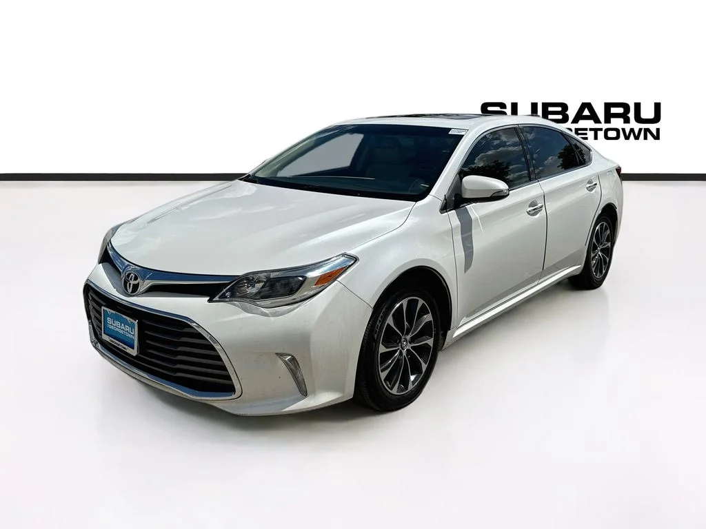 Used 2016 White Toyota XLE Premium image 3