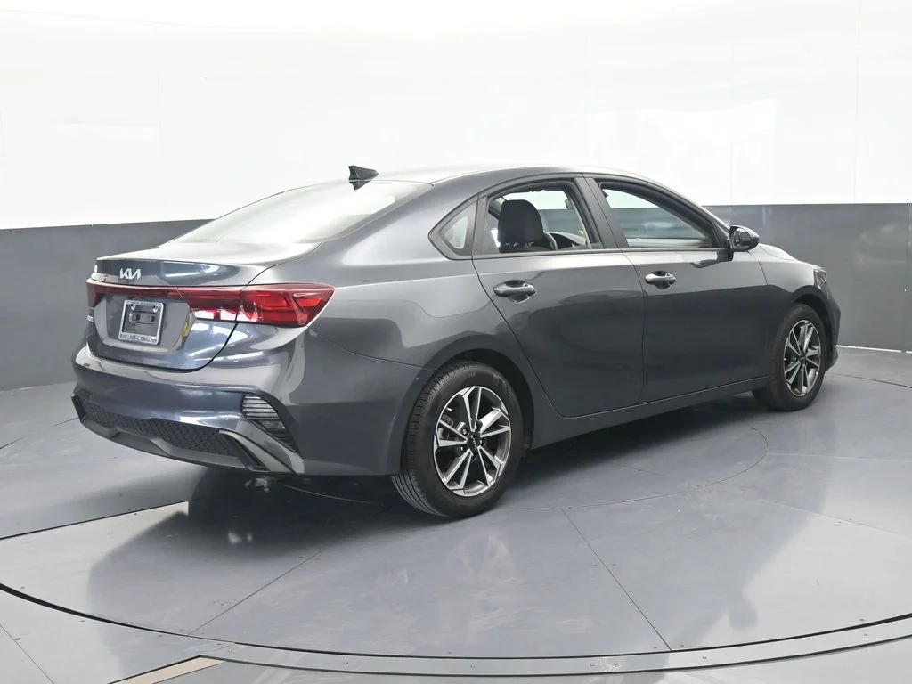 Used 2023 Gravity Gray Kia LXS image 6
