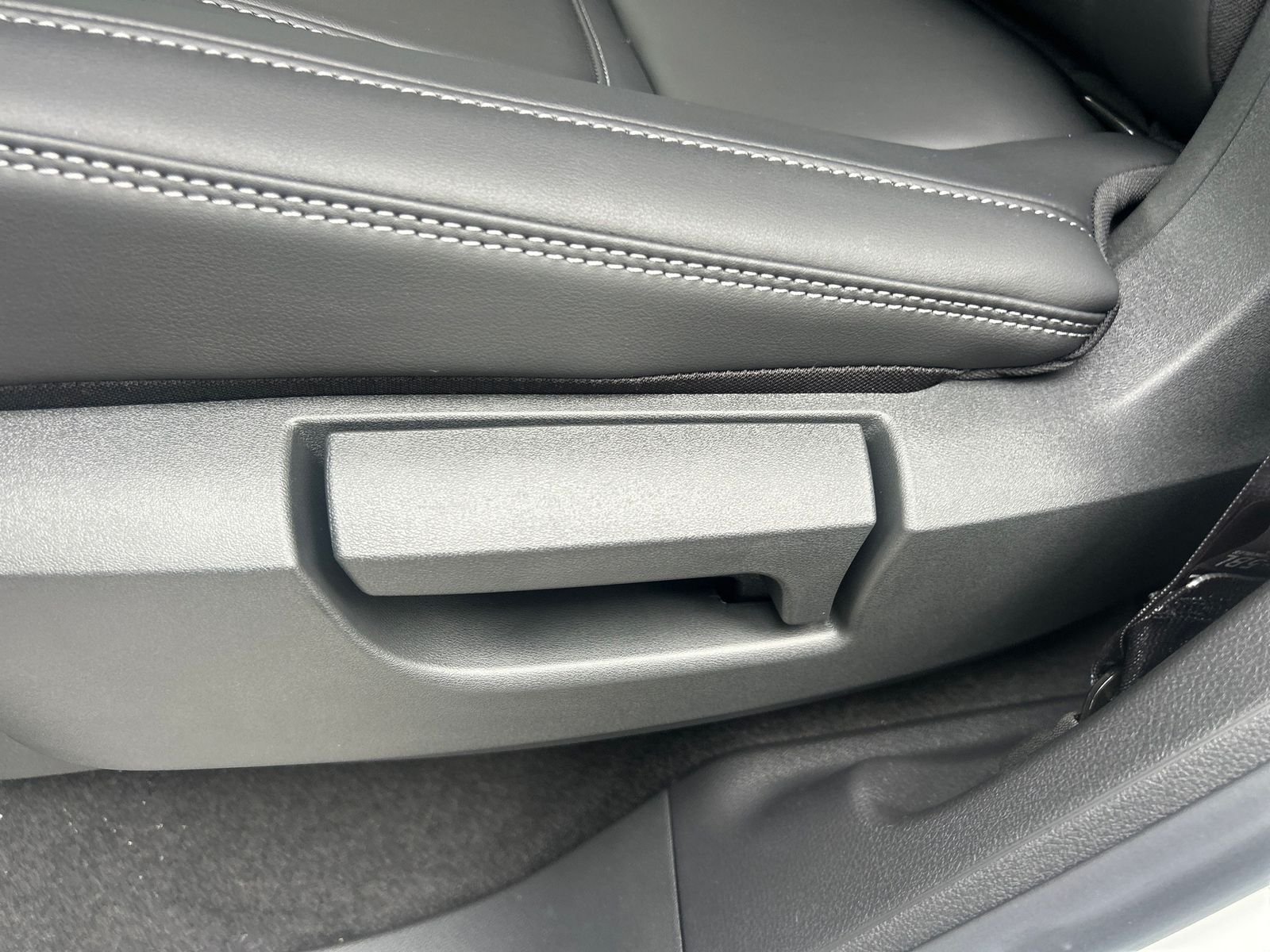 2025 Nissan Armada SV - Photo 18