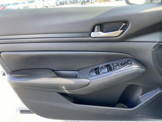 Used 2024 White Nissan 2.5 SV image 21