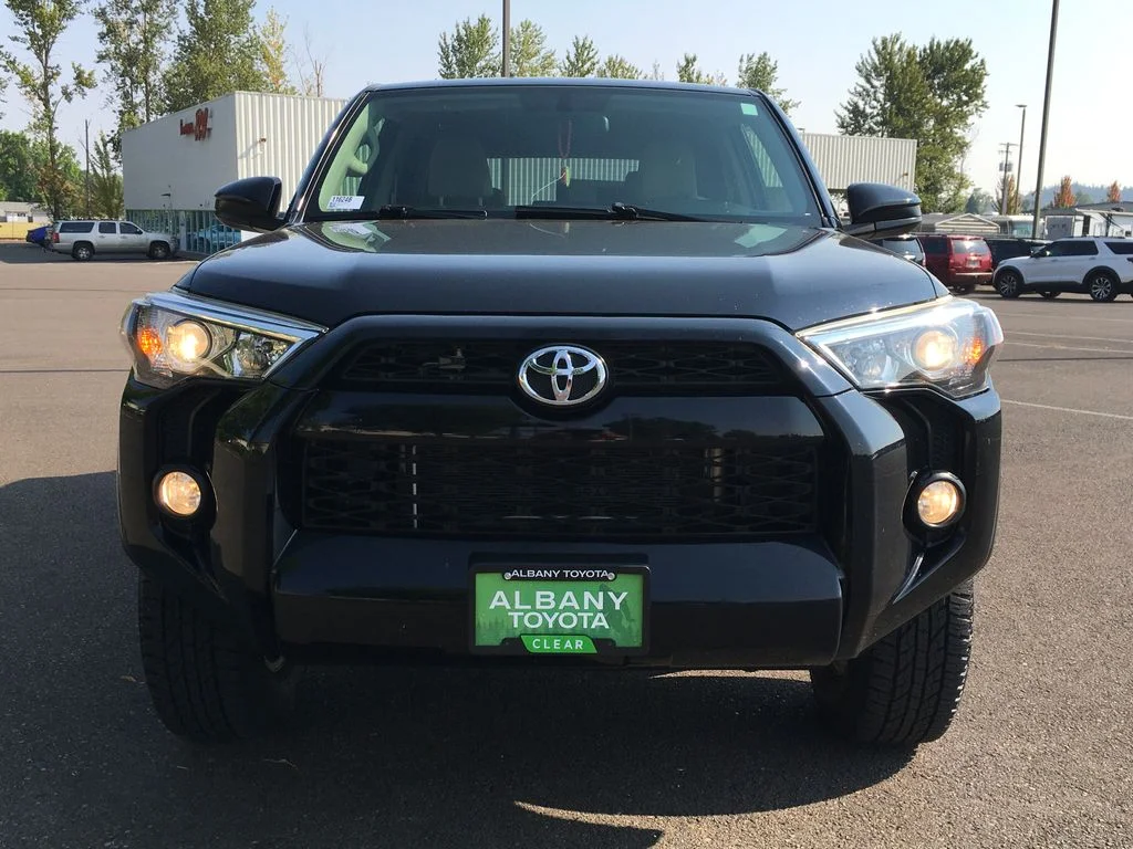 Used 2018 Black Toyota SR5 image 10
