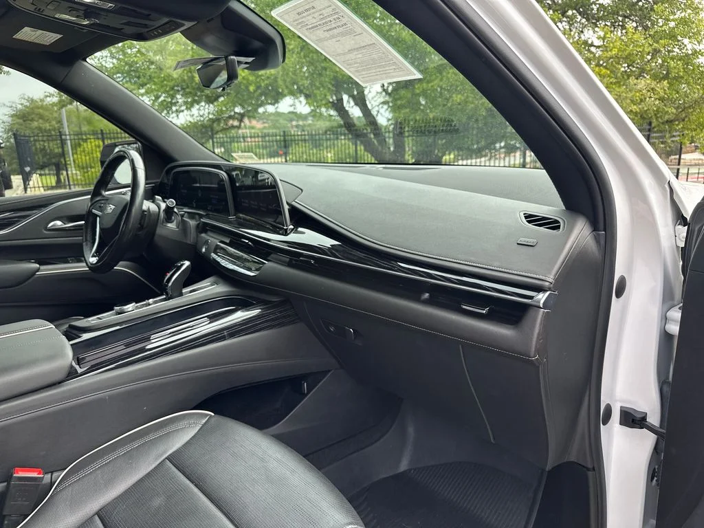 Used 2022 White Cadillac Sport image 41