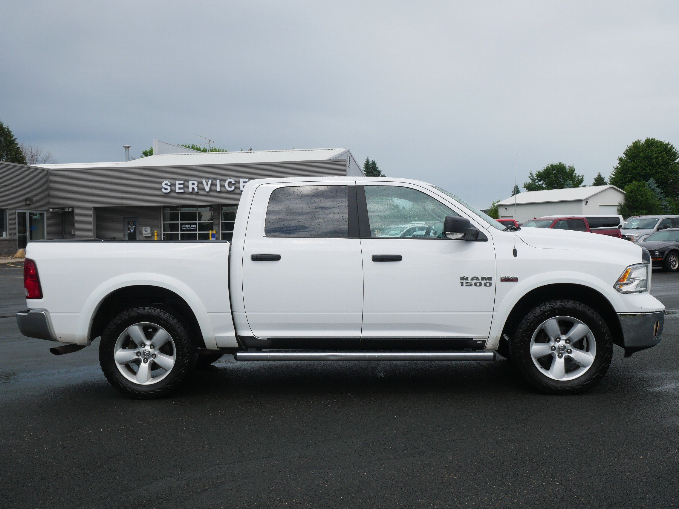 Used 2018 Bright White Clearcoat Ram SLT image 6