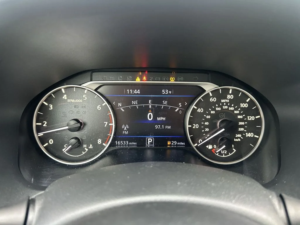 Used 2019 Red Nissan 2.5 Platinum image 15