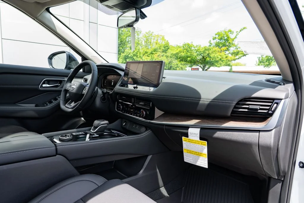 New 2026 Everest White Pearl TriCoat / Super Black Two-tone Nissan Platinum image 29
