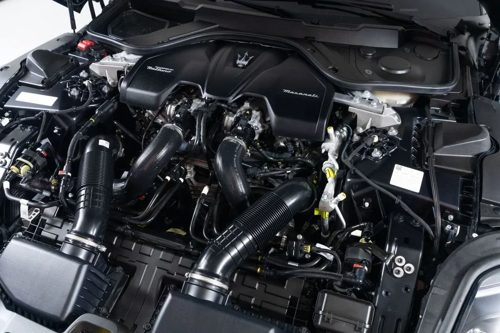 Used 2025 Nero Assoluto Metallic Maserati Granturismo image 9
