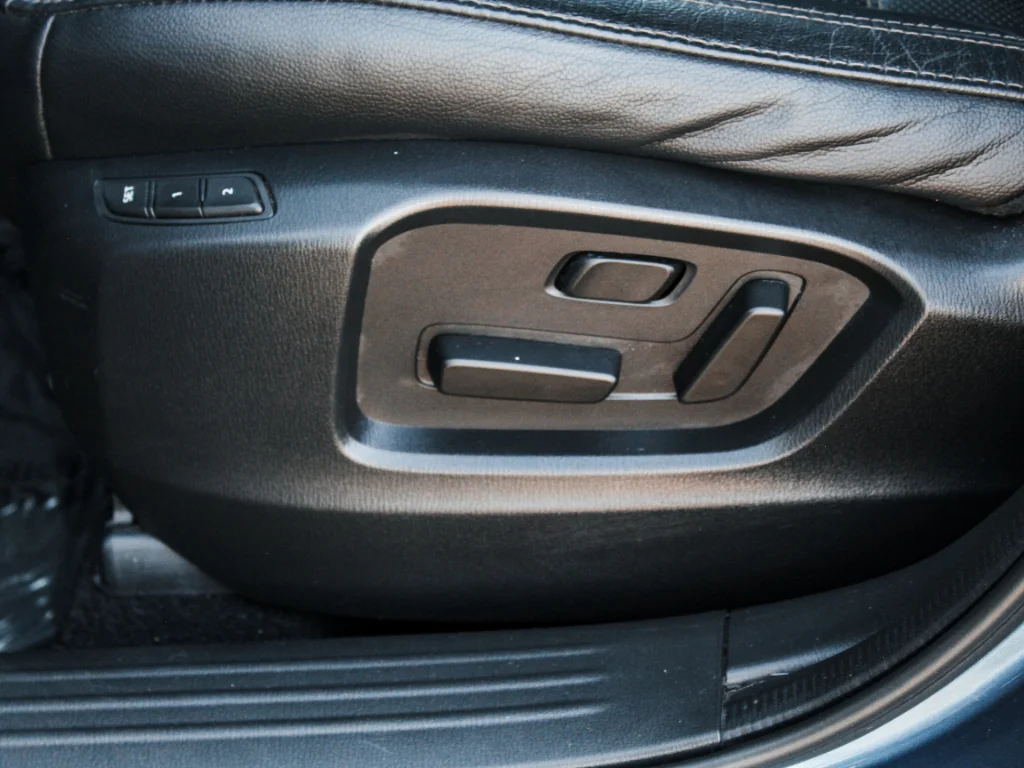 Used 2018 Eternal Blue Mica Mazda Grand Touring image 11