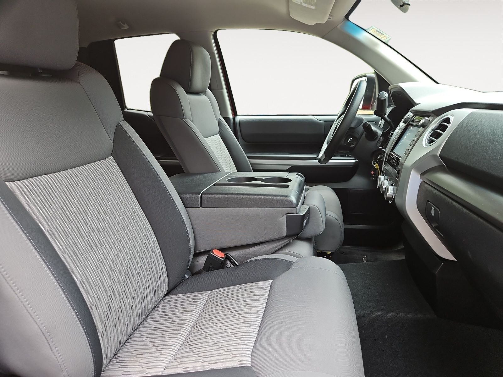 Used 2014 Red Toyota SR5 image 15