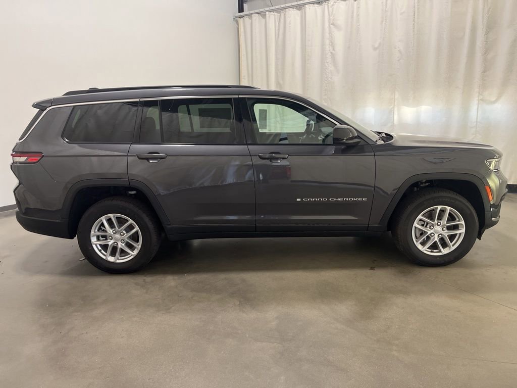 Used 2025 Baltic Gray Metallic Clearcoat Jeep Laredo X image 24