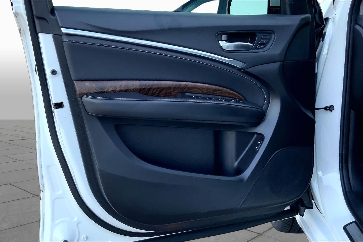 Used 2020 Platinum White Pearl Acura with Advance Package image 21
