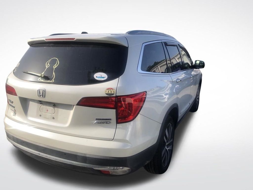 Used 2017 White Honda Touring image 4