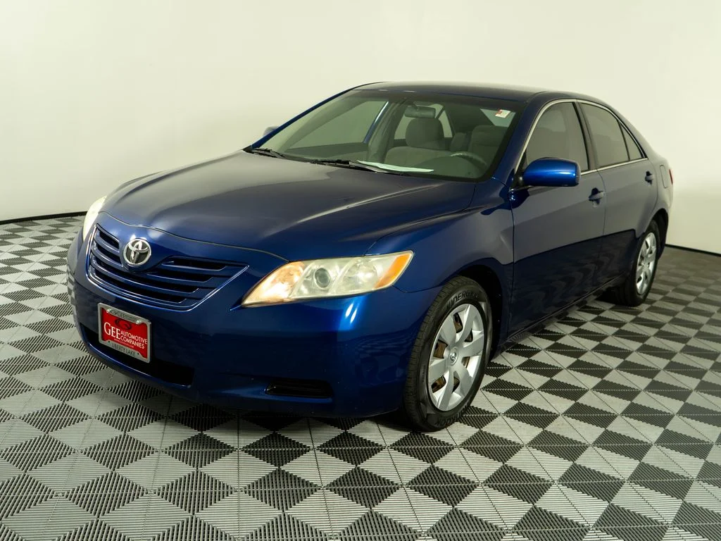 Used 2007 Blue Toyota LE image 3