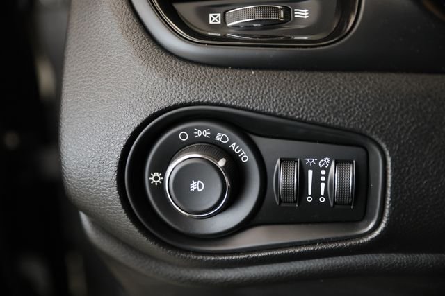 Used 2019 Gray Jeep Latitude image 11