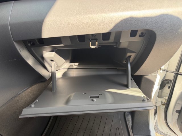 Used 2020 White Nissan SV image 27