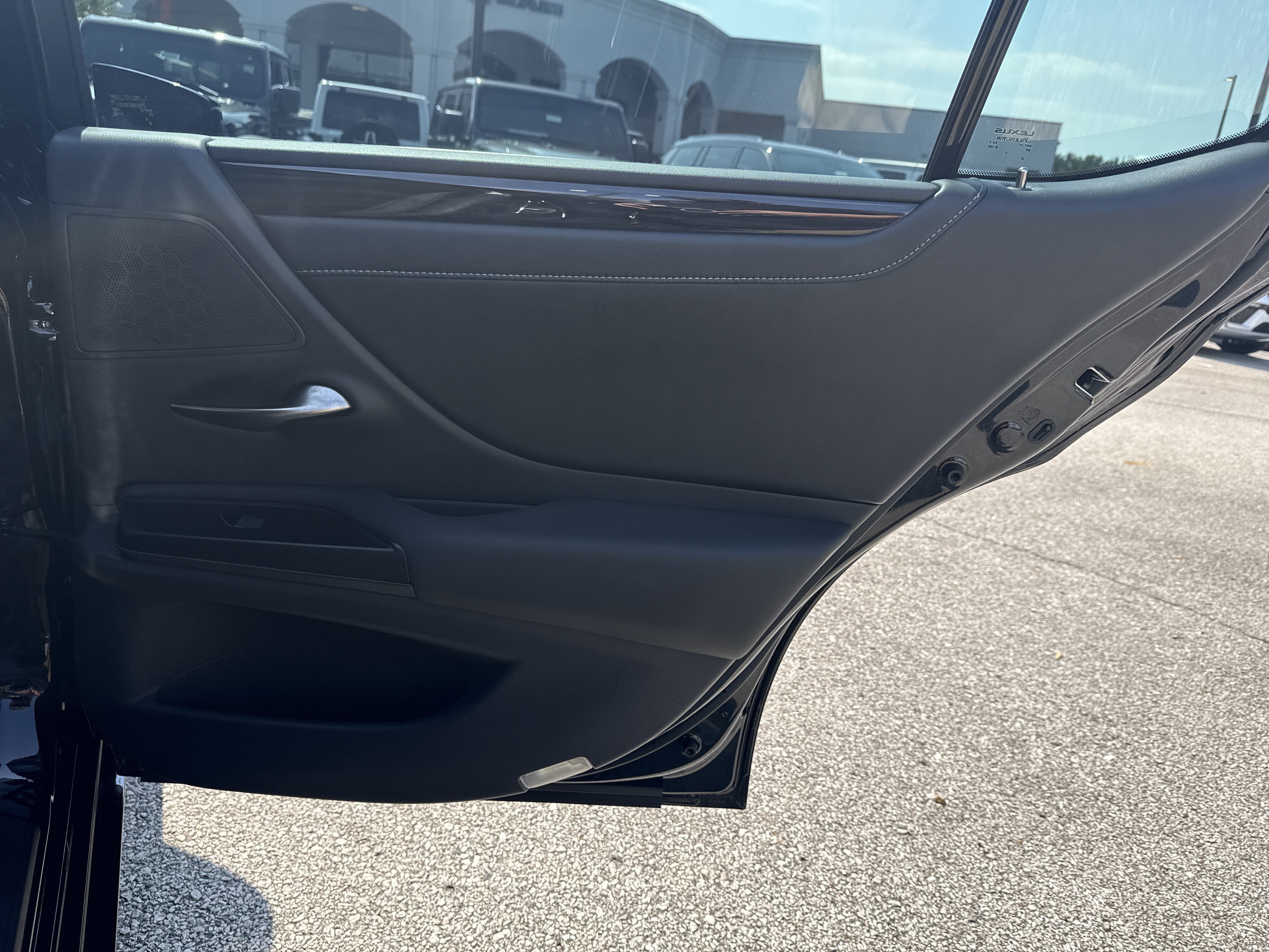 Used 2020 Black Lexus ES 350 image 17