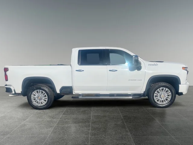 Used 2023 Summit White Chevrolet High Country image 6