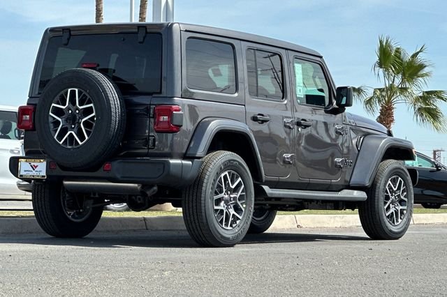 New 2026 Granite Crystal Metallic Clear-Coat Exterior Paint Jeep Sahara image 3