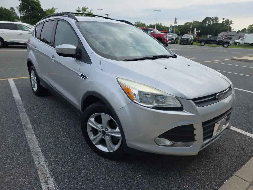 Used 2014 Ingot Silver Metallic Ford SE image 6