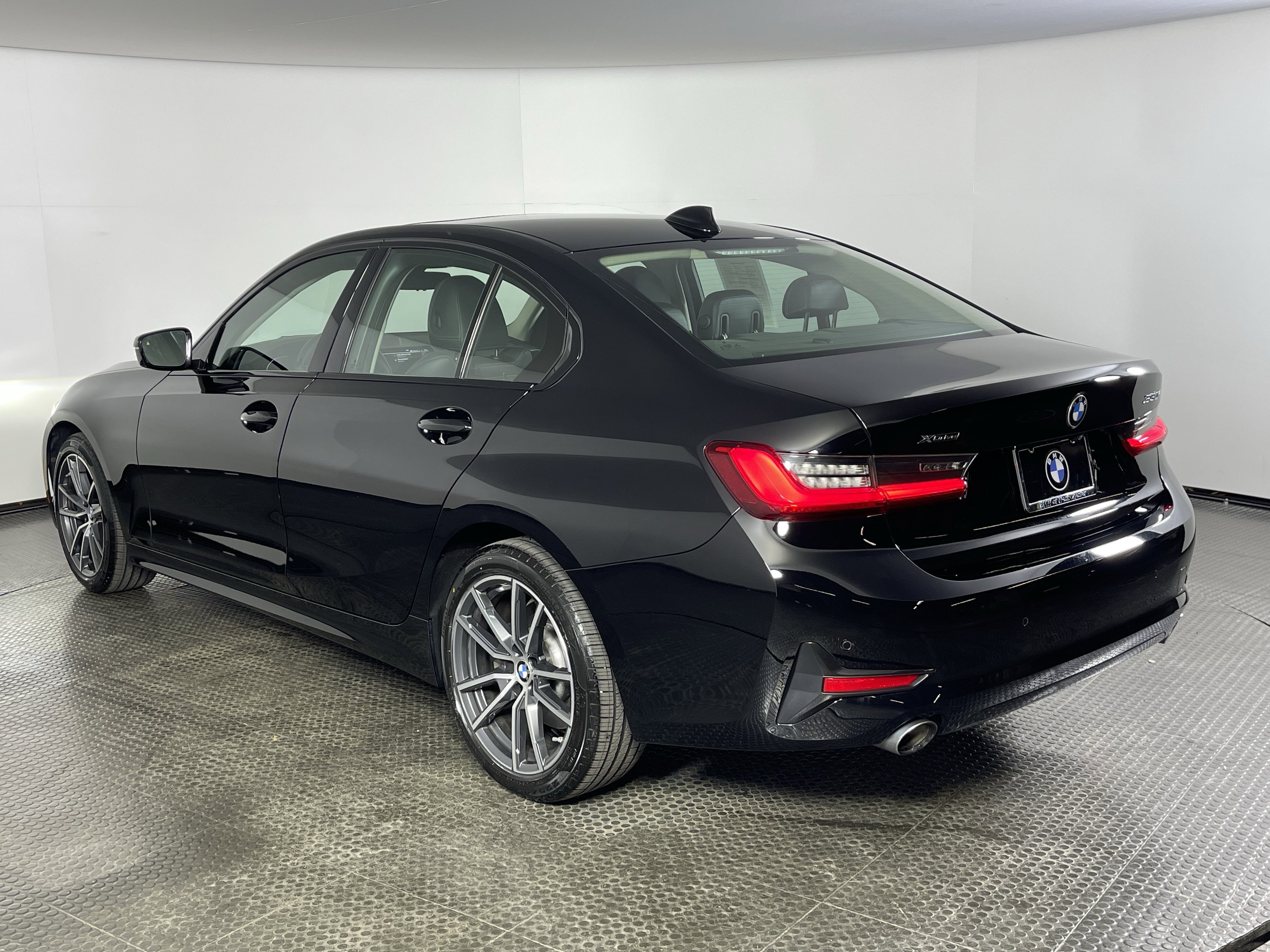 Used 2019 BLACK BMW 330i xDrive image 6