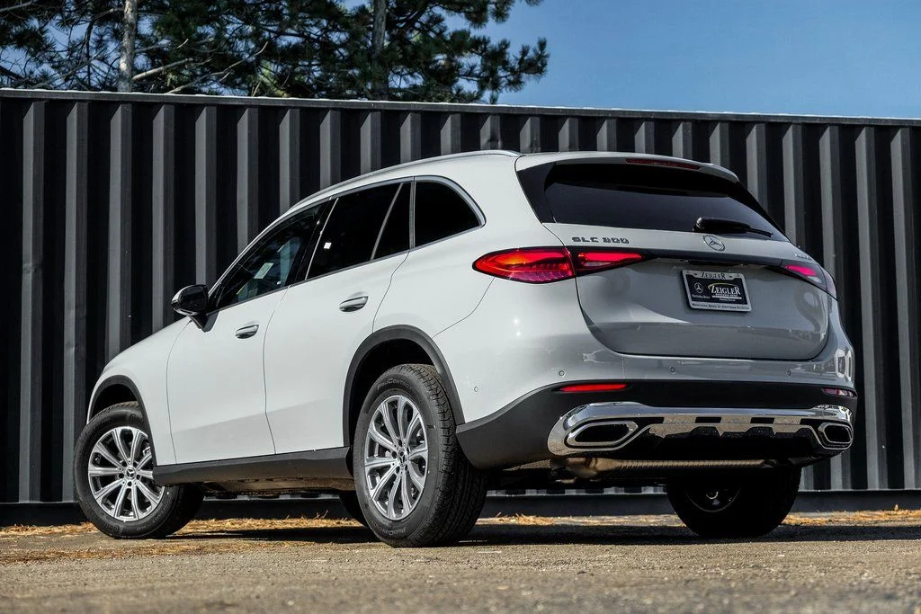 Certified Used 2026  Mercedes-Benz GLC 300 image 2