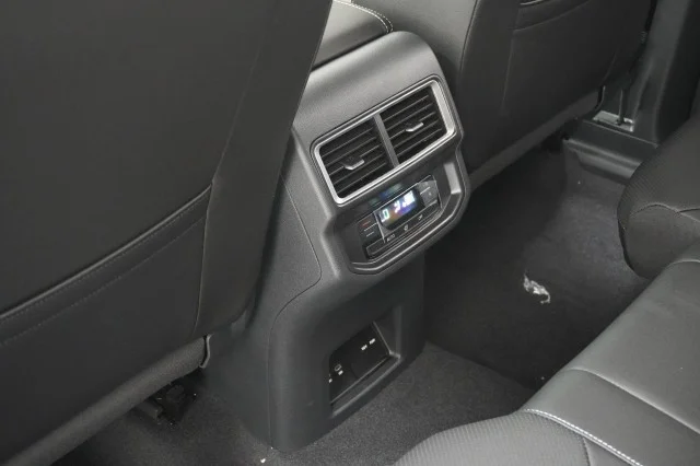 2026 Volkswagen Atlas SE w/Tech - Photo 22