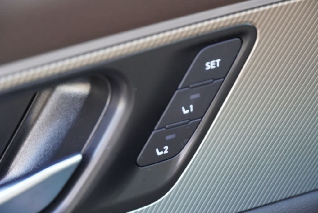 Used 2025 Black Nissan Platinum image 22
