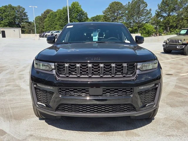 New 2026 Diamond Black Crystal Pearl-Coat Exterior Paint Jeep Limited image 2