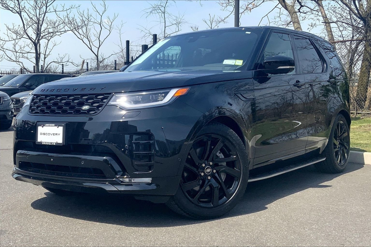 2025 Land Rover Discovery P300 Dynamic SE's photo