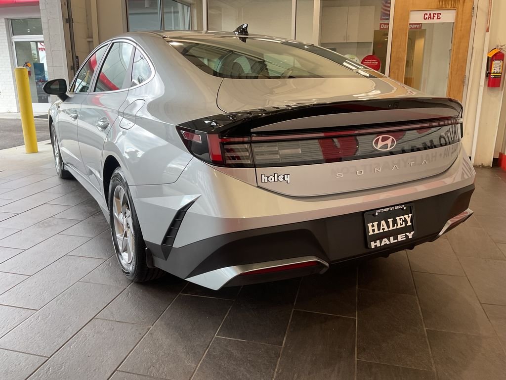 Used 2025 Silver Hyundai SE image 6