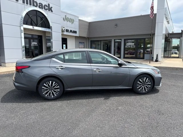 Used 2025 Gun Metallic Nissan 2.5 SV image 9