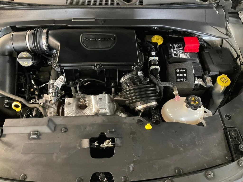 Certified Used 2024 Silver Jeep Latitude image 10