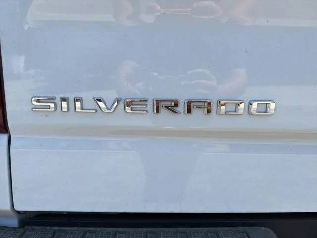 New 2026 Summit White Chevrolet LT (2FL) image 12