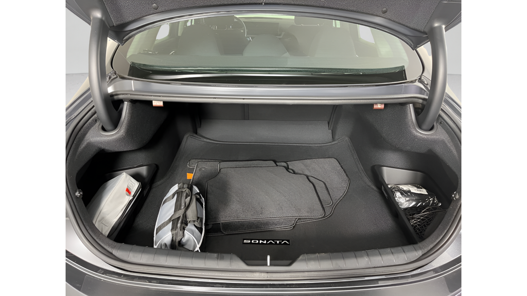 Used 2025 Portofino Gray Hyundai SE image 20