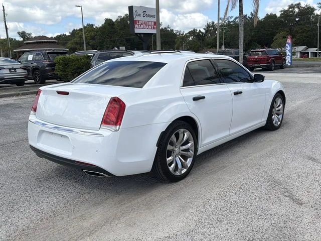 Used 2018 White Chrysler Limited image 4