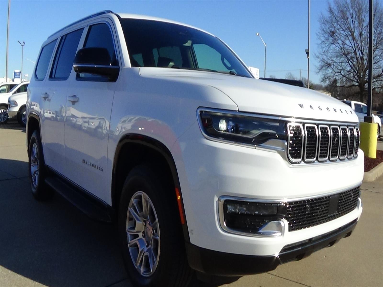 Used 2025 Bright White Clear Coat (pw7) Jeep Series II image 4