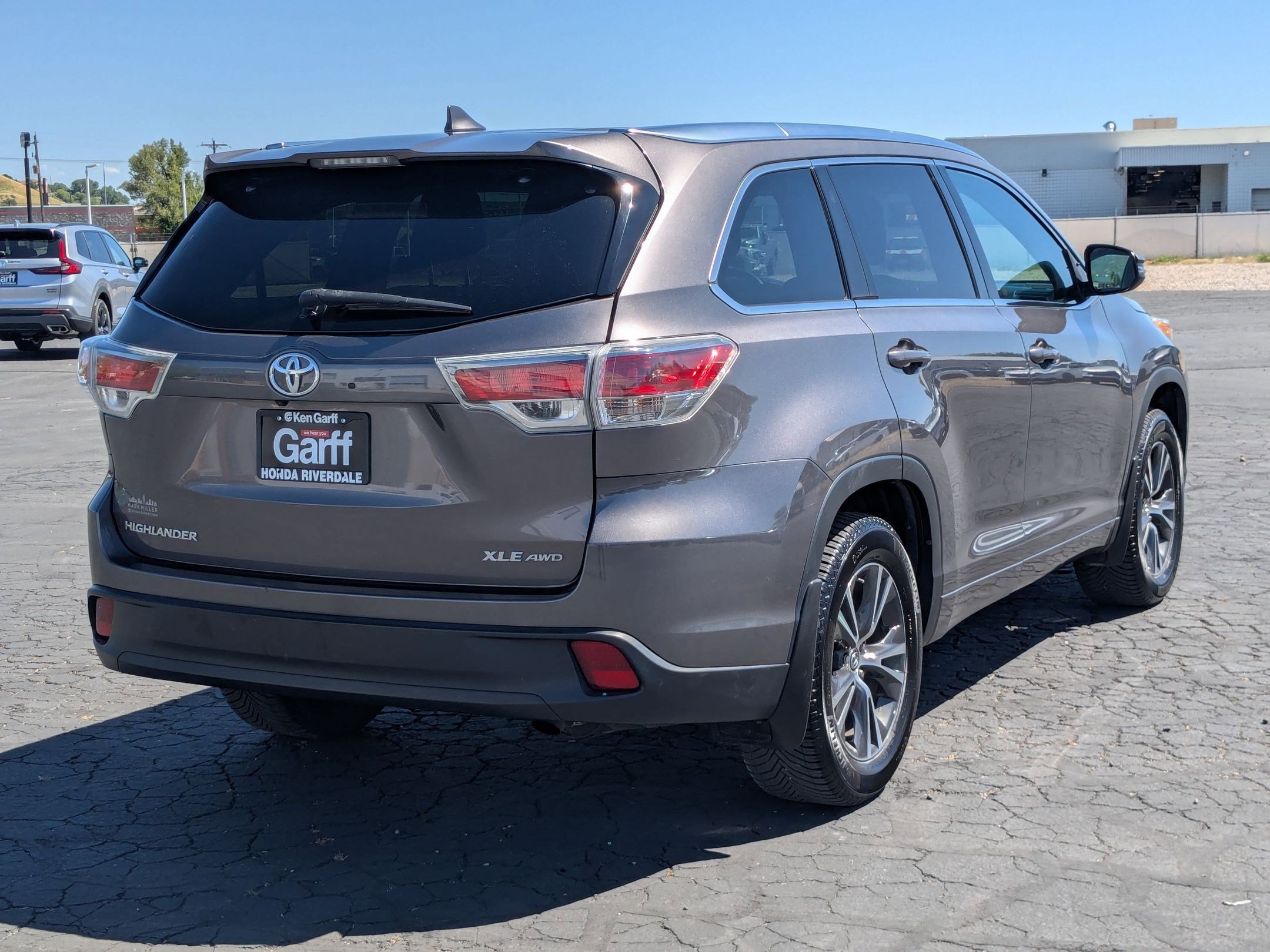 Used 2016 Predawn Gray Mica Toyota XLE image 3