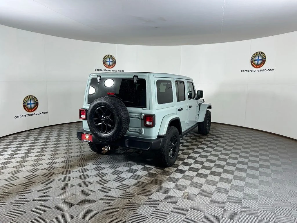 Used 2023 Gray Jeep  image 19