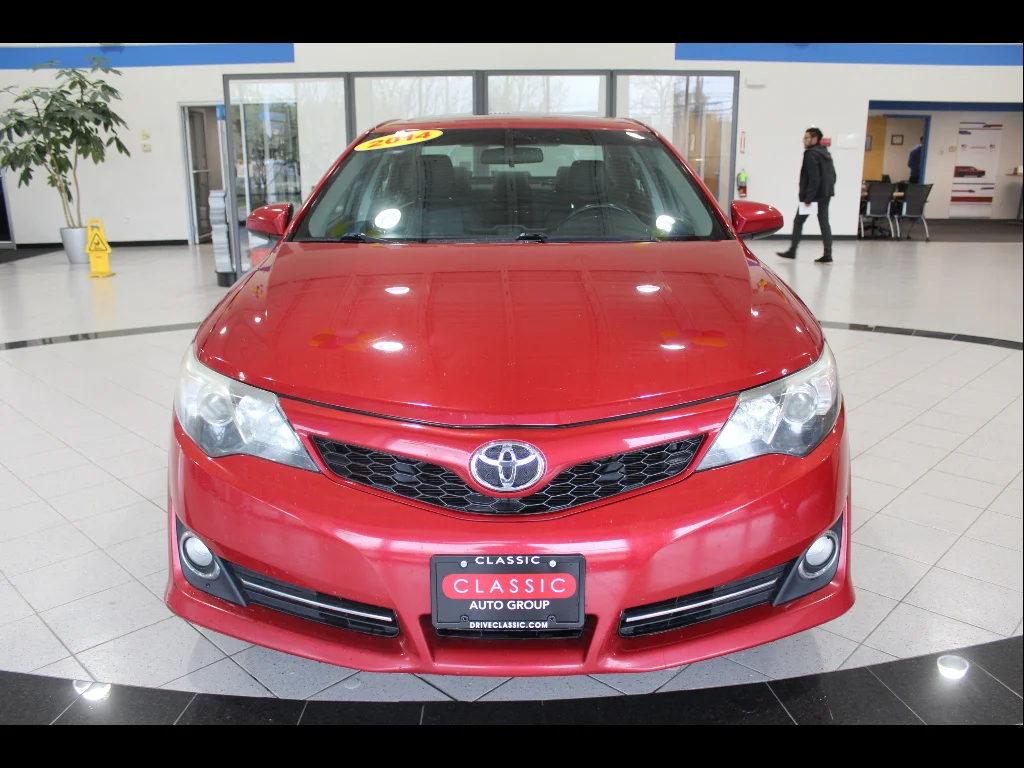 Used 2013 Toyota Camry SE with VIN 4T1BF1FK0DU695189 for sale in Streetsboro, OH