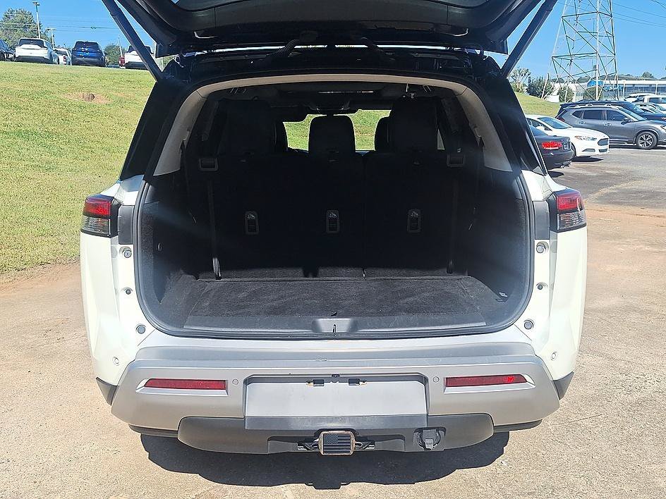 Used 2024 Pearl White Tricoat/Super Black Nissan SL image 24
