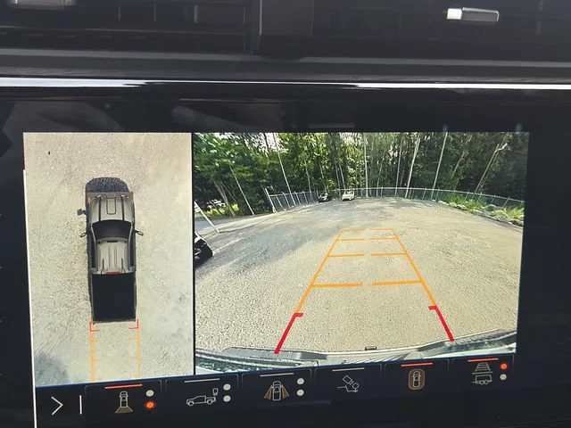 Used 2024 Summit White GMC AT4 image 10