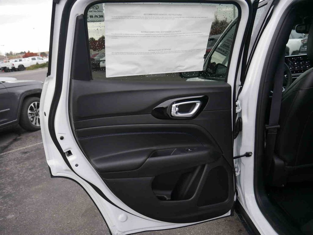 New 2026 White Jeep Latitude image 12