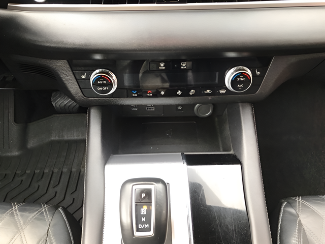 Used 2022 Red Mitsubishi SEL image 16